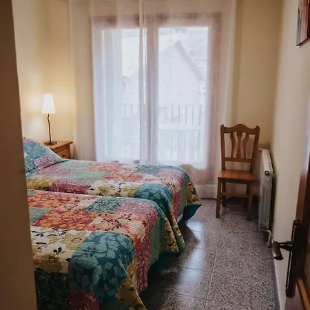 Apartaments Castellar De N'Hug דירה קסטלאר דה נוג